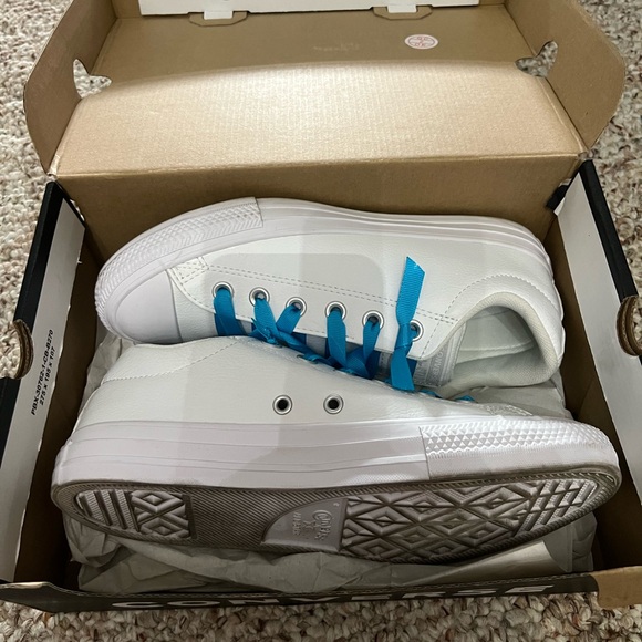 White leather converse sneakers - Picture 1 of 7